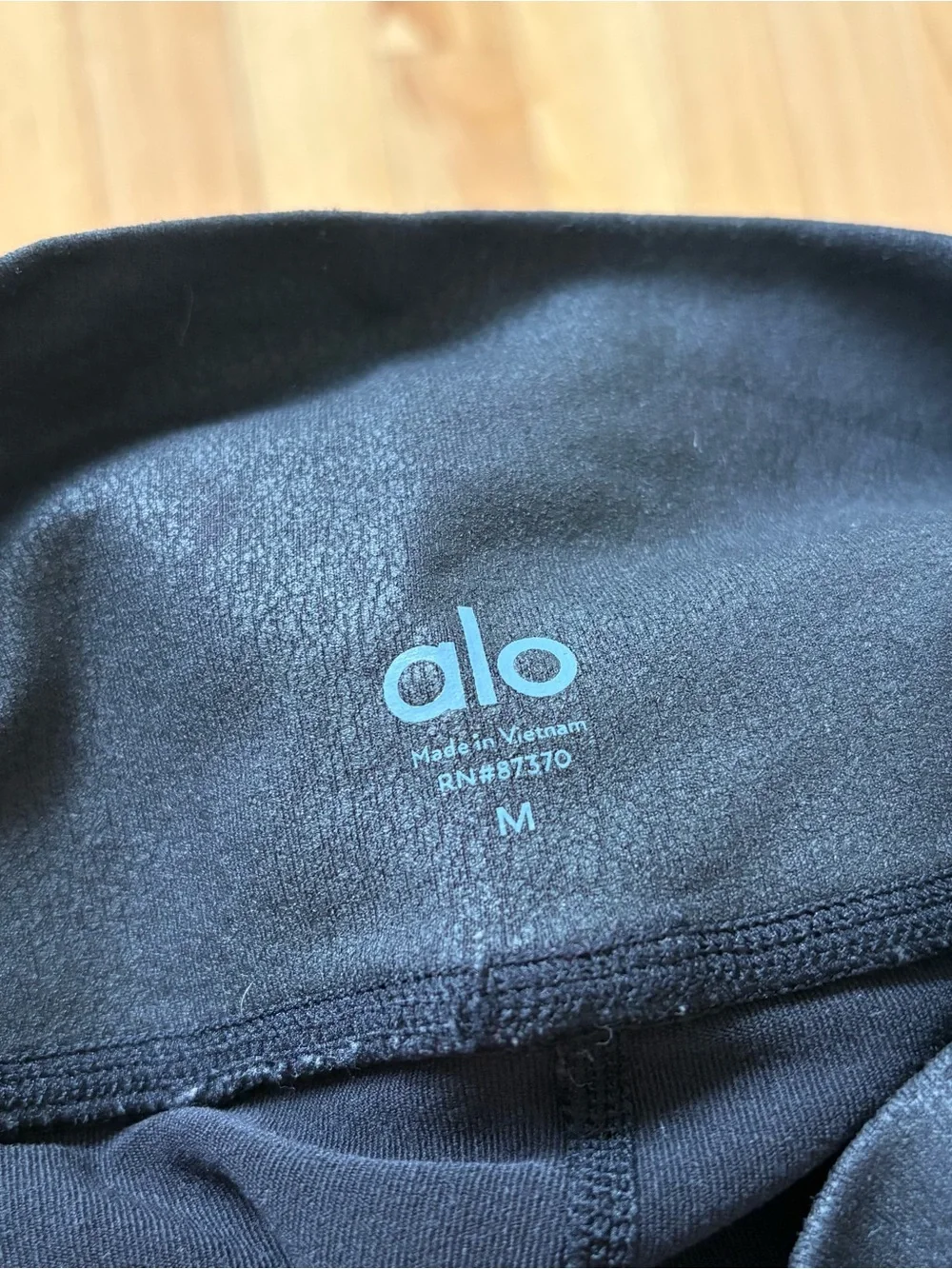 Alo Yoga Faux Leather Black Moto High Rise Mesh Insert Leggings EUC Size Medium